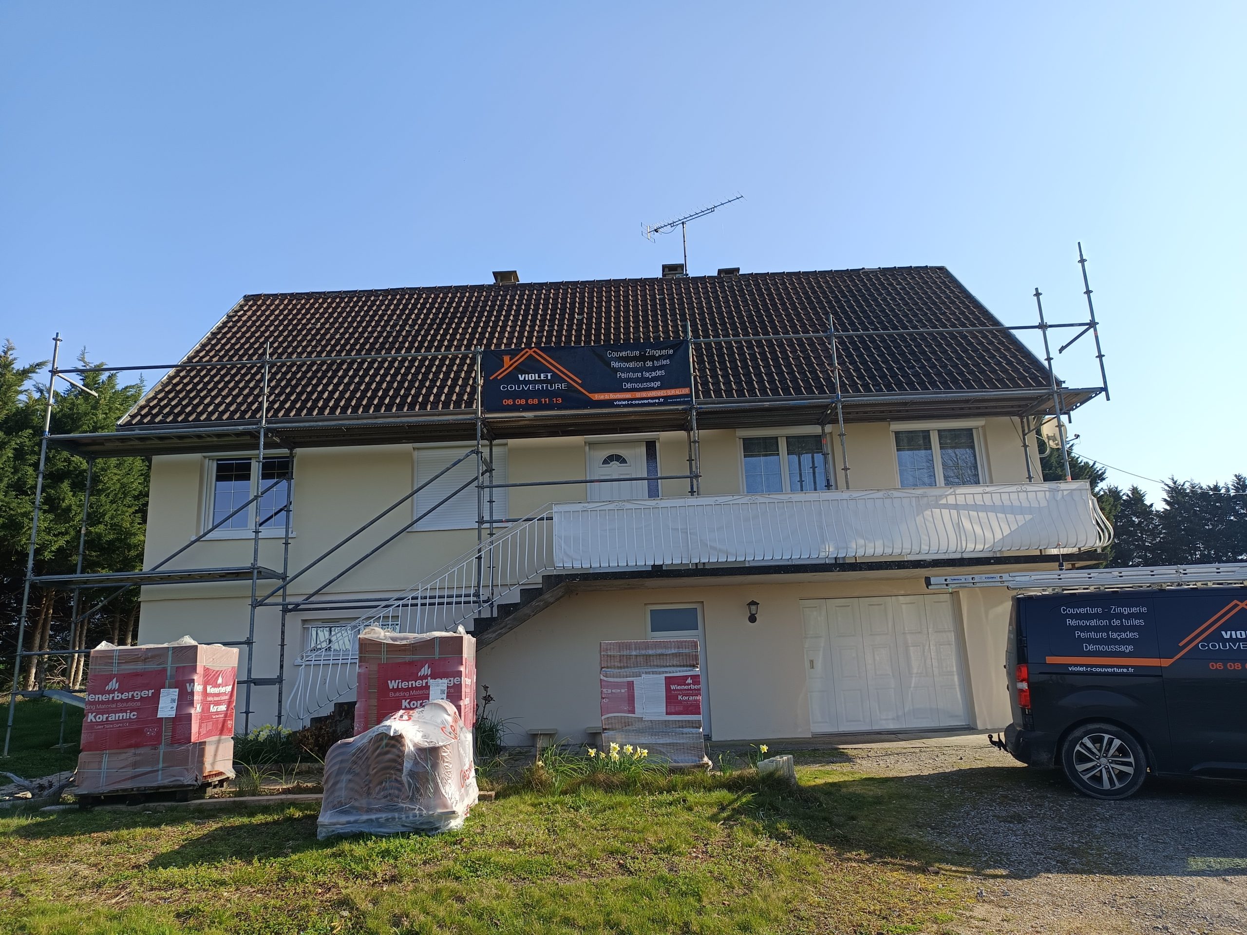 Nouvelle couverture posée arrière de la maison à Moulins